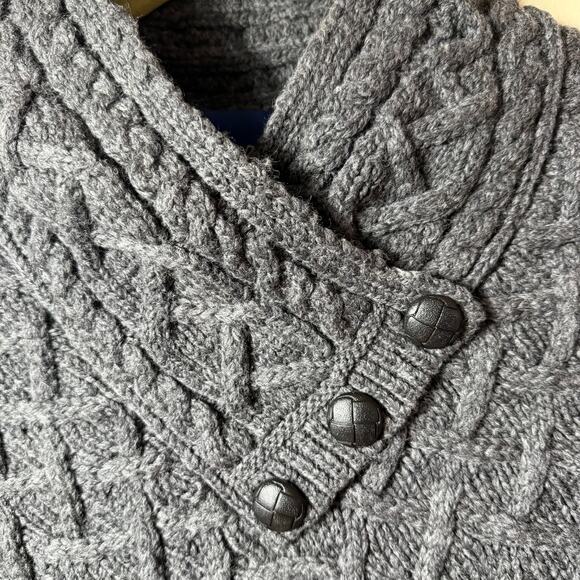 Nua Marino Wool Cable Knit Poncho SZ S or M Shawl button Collar Country Cozy - Picture 4 of 7